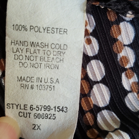 Polka Dot Top. Ribbed. 3/4 Sleeve - Picture 8 of 9